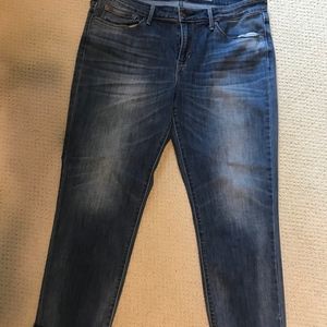 Faded boyfriend style jeans from Levi's
